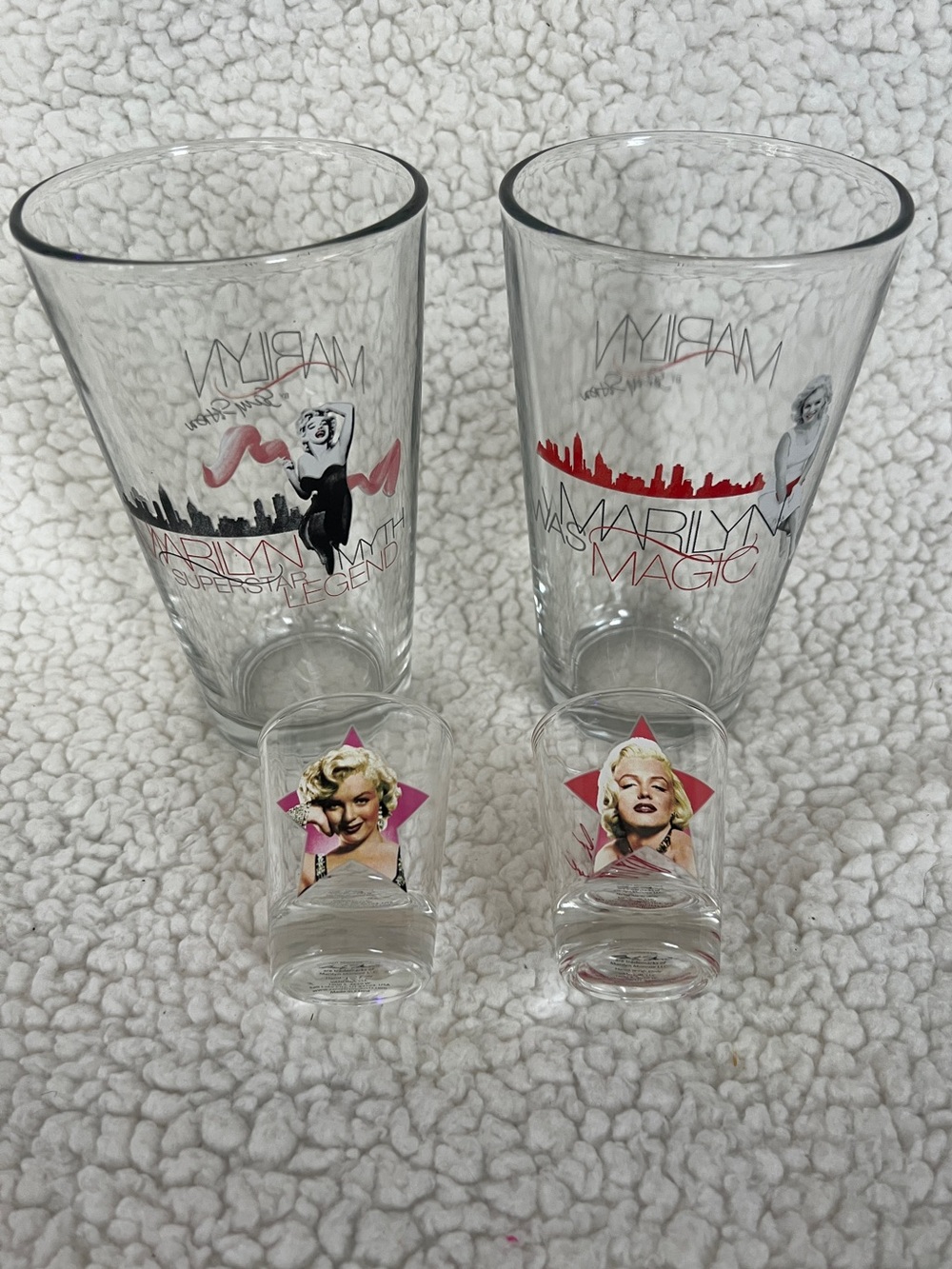 Marilyn Monroe 16 oz glasses & 2 shot glasses, collectible
